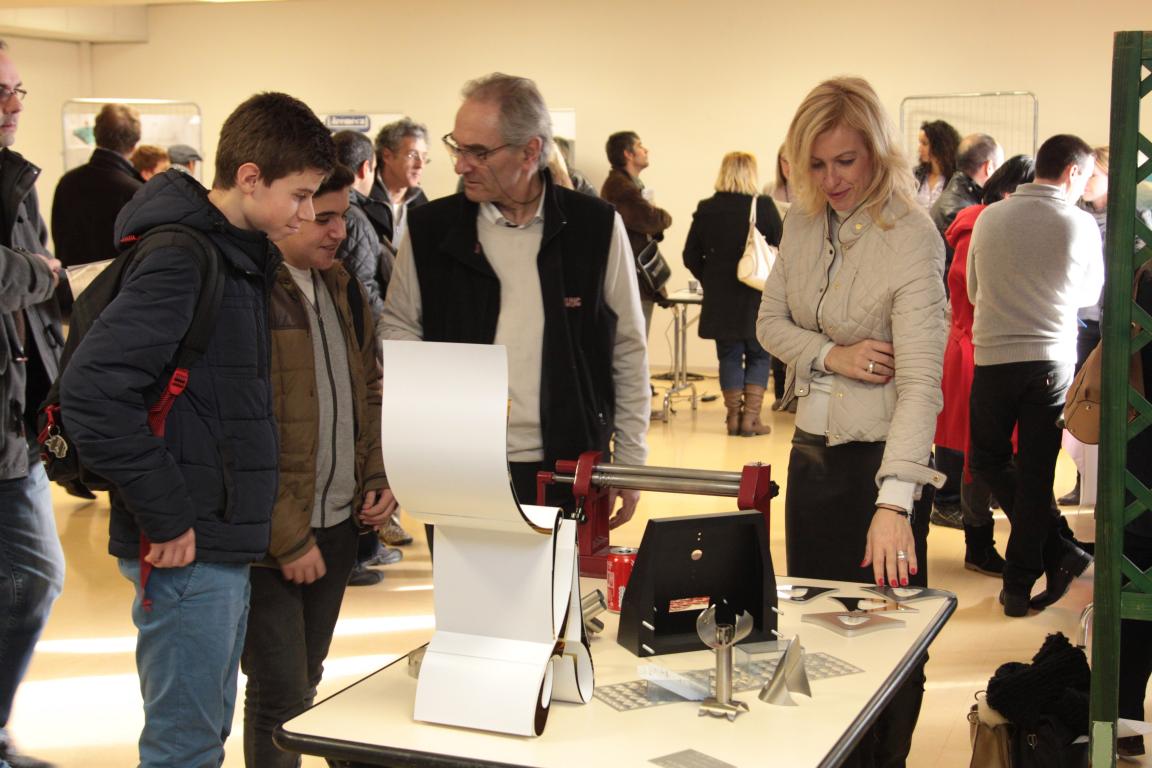 De jeunes étudiants découvrent des métiers de l’industrie