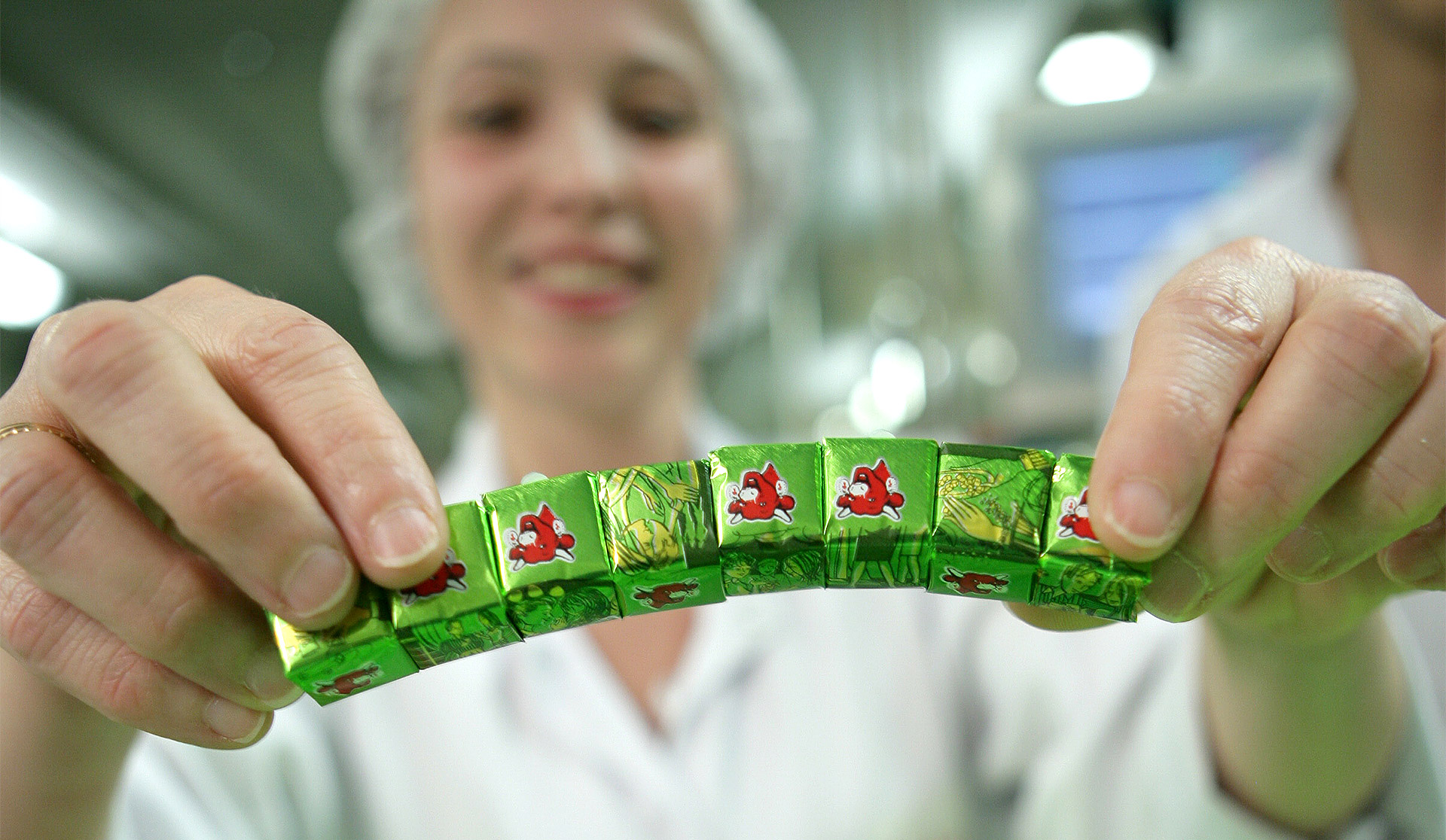 La fabrication de la Vache qui rit dans les fromageries Bel